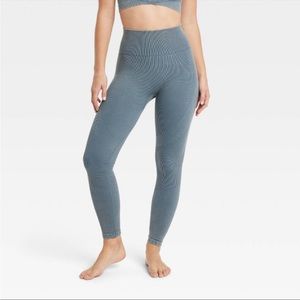 SEAMLESS LEGGINGS